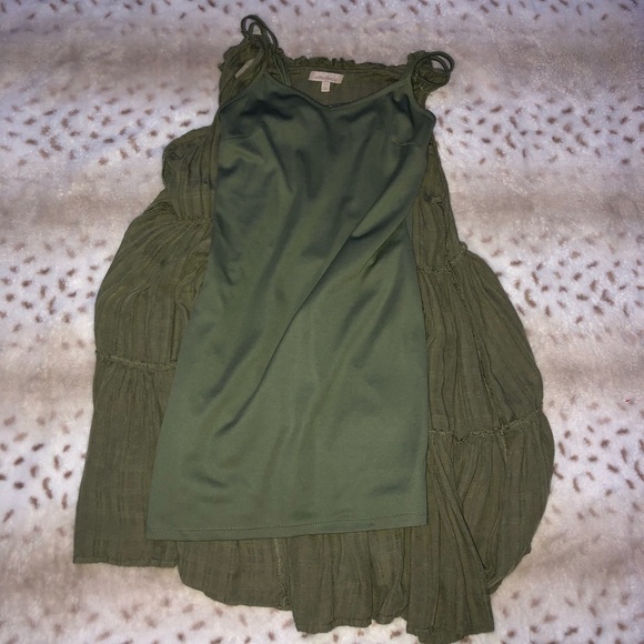 Green dress - Picture 6 of 12